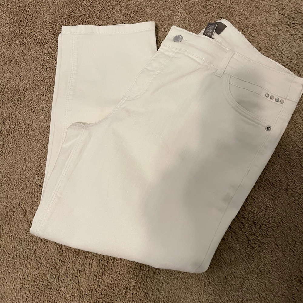 Chicos So Slimming Capri / Cropped Jean White Size 2.5